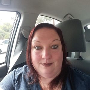 Meet your Posher, Lora